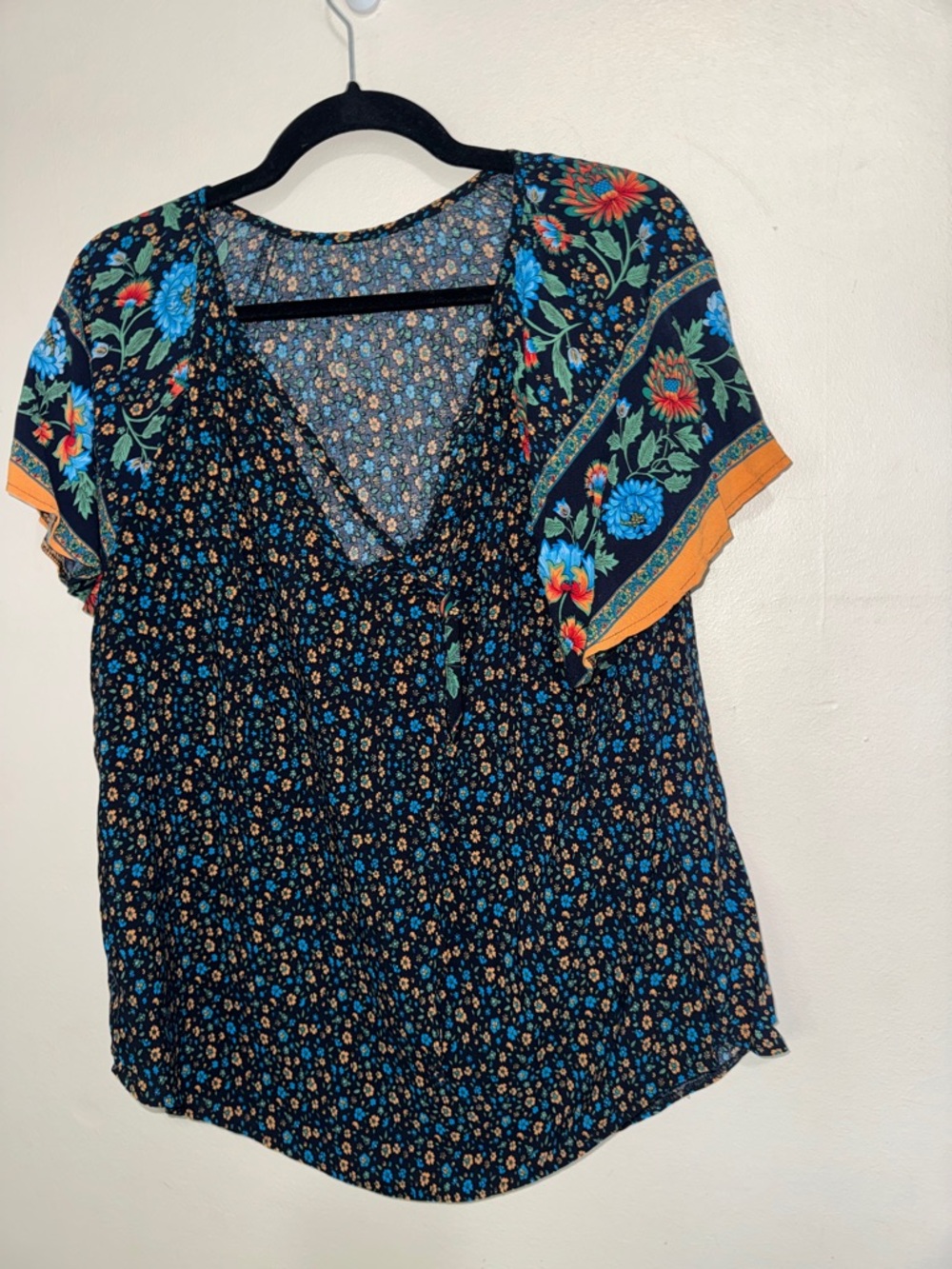 Floral Print V-Neck Short Sleeve Top in Navy | XL